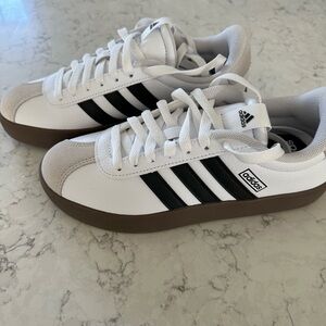 Adidas VL Court 3.0 size 6